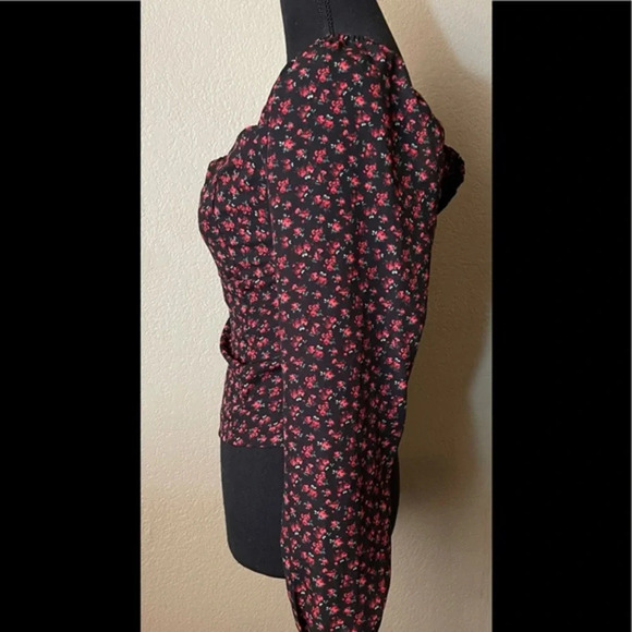 One Clothing Ditsy Long Sleeve Smocked Crop Top - Picture 11 of 11